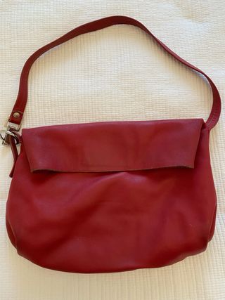 Bolso de piel rojo