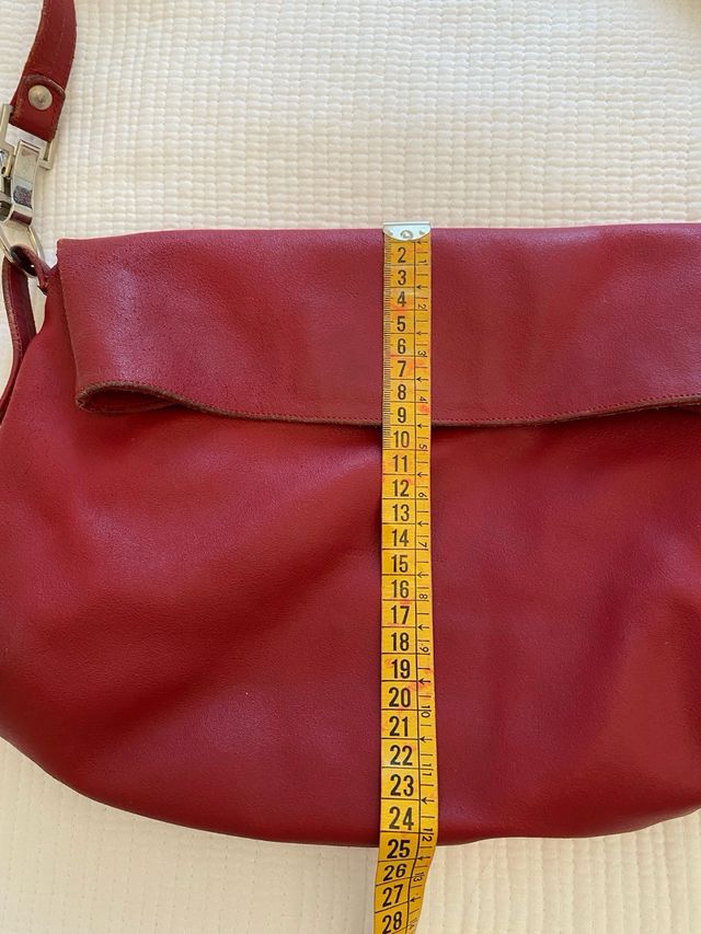 Bolso de piel rojo