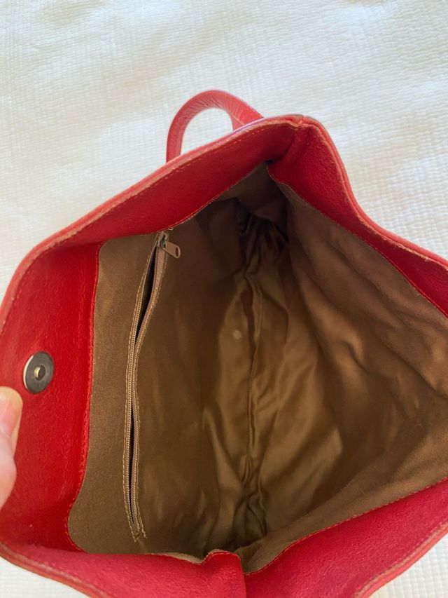 Bolso de piel rojo