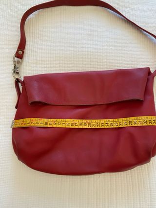 Bolso de piel rojo