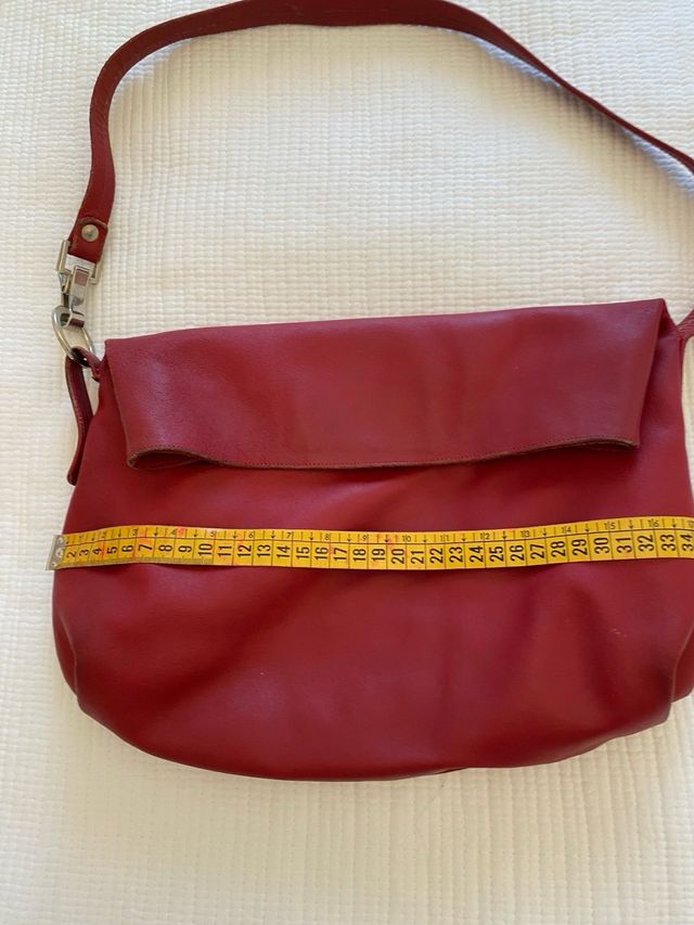 Bolso de piel rojo