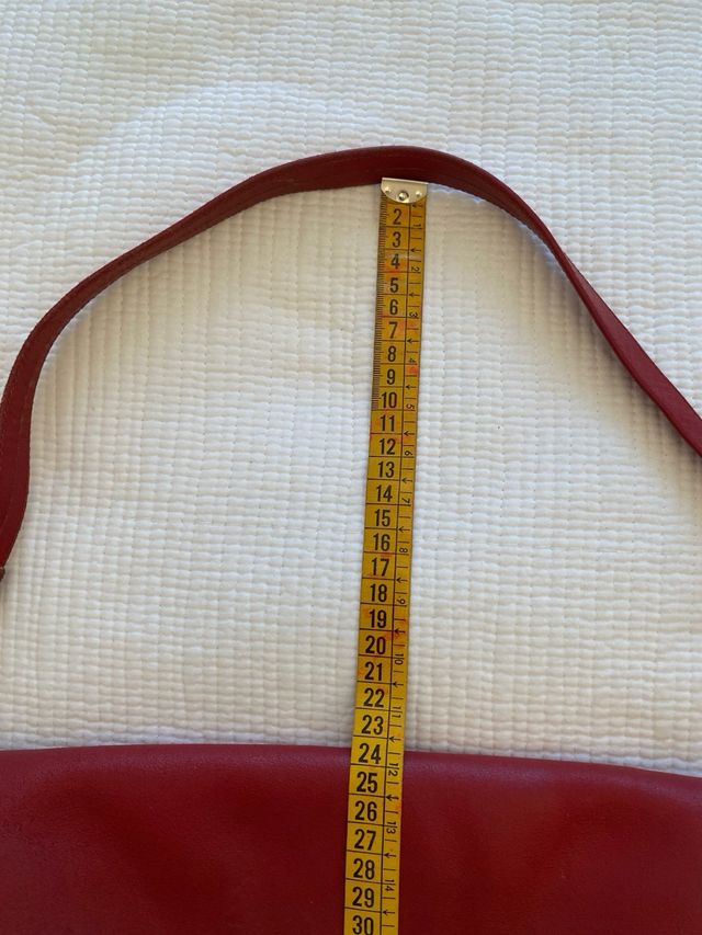 Bolso de piel rojo
