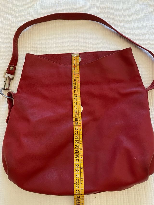 Bolso de piel rojo