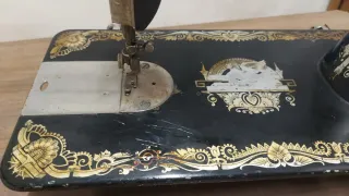 Máquina de coser Singer Vintage Negra y Dorada