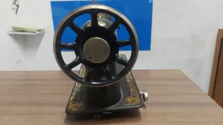 Máquina de coser Singer Vintage Negra y Dorada