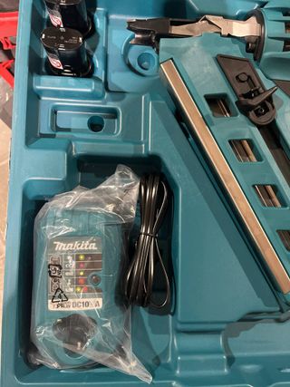 Makita GN900SE 7,2 V pistola de clavos inalámbrica
