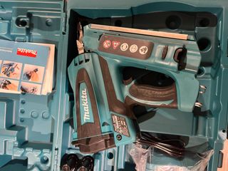 Makita GN900SE 7,2 V pistola de clavos inalámbrica