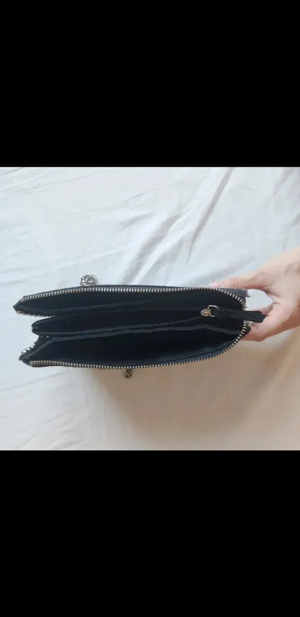 Bolso negro Zara con tachuelas