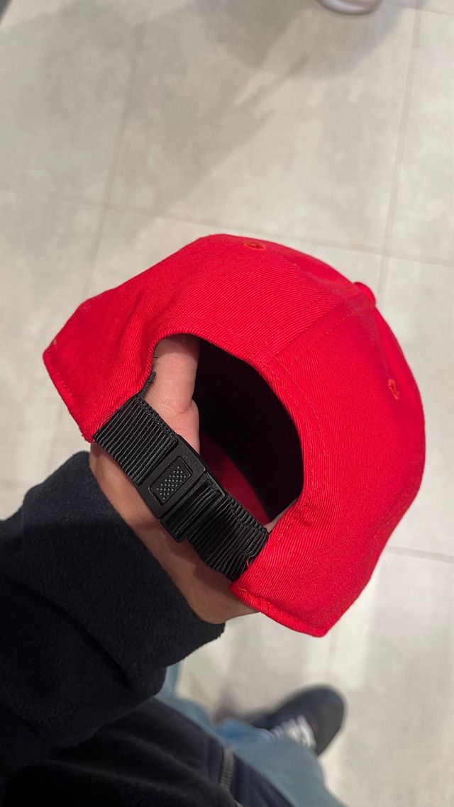 Gorra Moncler Roja