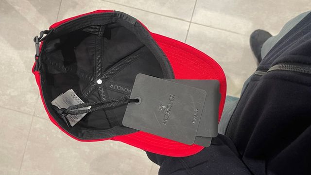 Gorra Moncler Roja