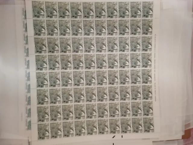 Sellos de los años 70 un lote de un mil sellos