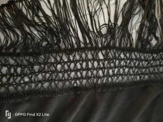 Mantoncillo bordado blanco y negro