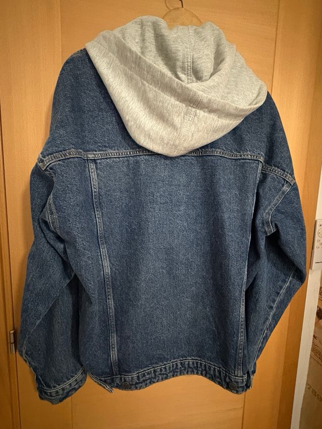 Cazadora vaquera Pull&Bear con capucha