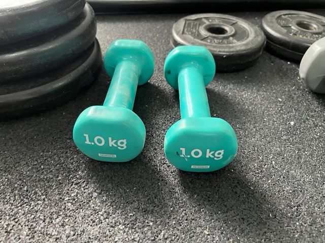 Kit de pesas y step para gimnasio