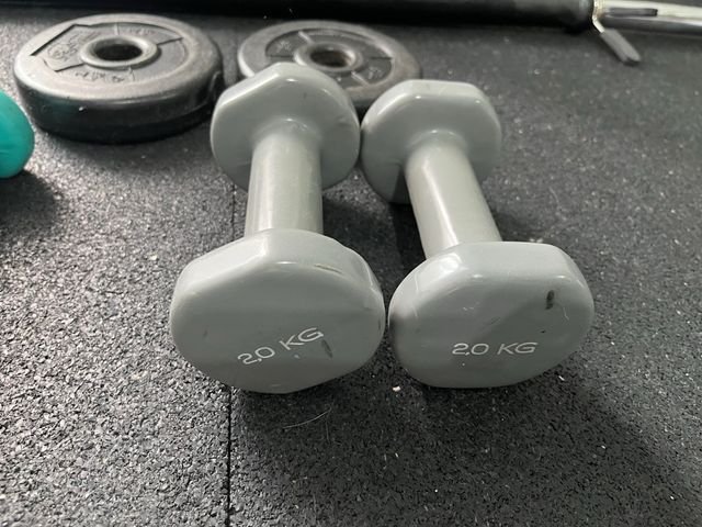 Kit de pesas y step para gimnasio