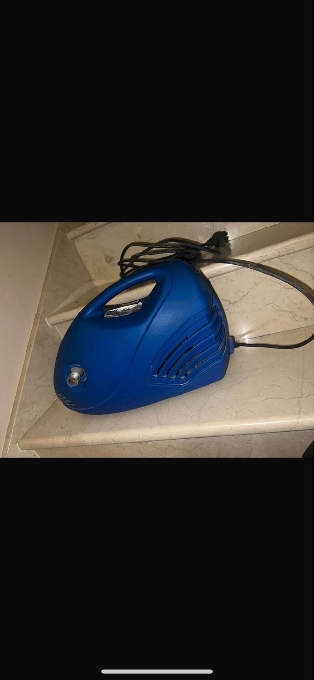 Hidrolimpiadora azul