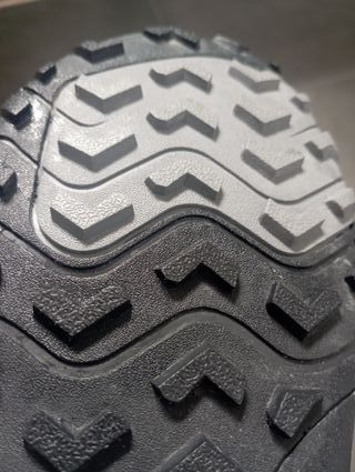 Zapatillas Xero grises y negras