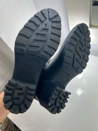 Botas de agua azul con cadena