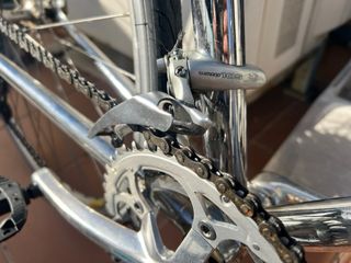 Bicicleta urbana tipo fixie con marchas