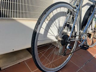 Bicicleta urbana tipo fixie con marchas