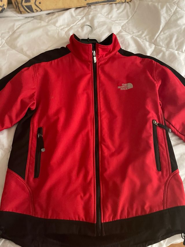 Chaqueta The North Face trekking roja