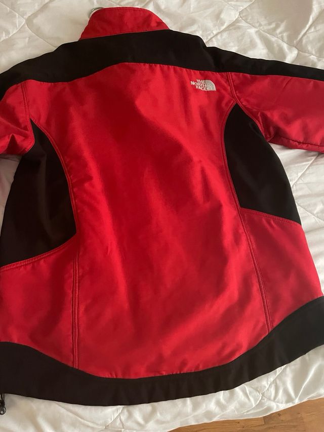 Chaqueta The North Face trekking roja