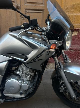 Moto Yamaha YBR 250 Plata