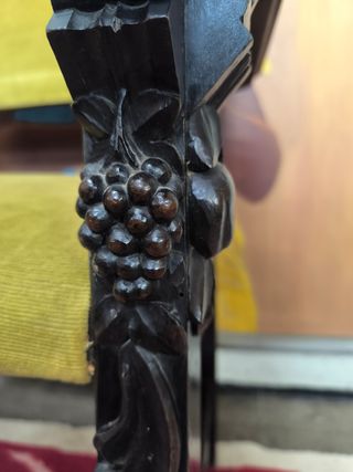 Tronos antiguos de madera. Pareja sillas.