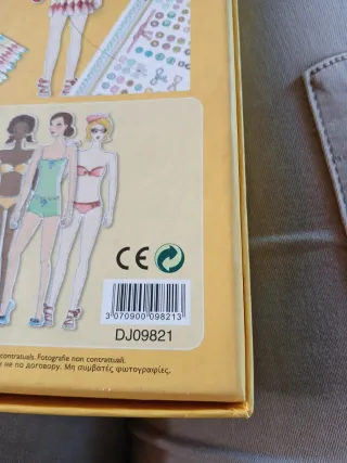 Diseña tu moda con muñecas de cartón y accesorios