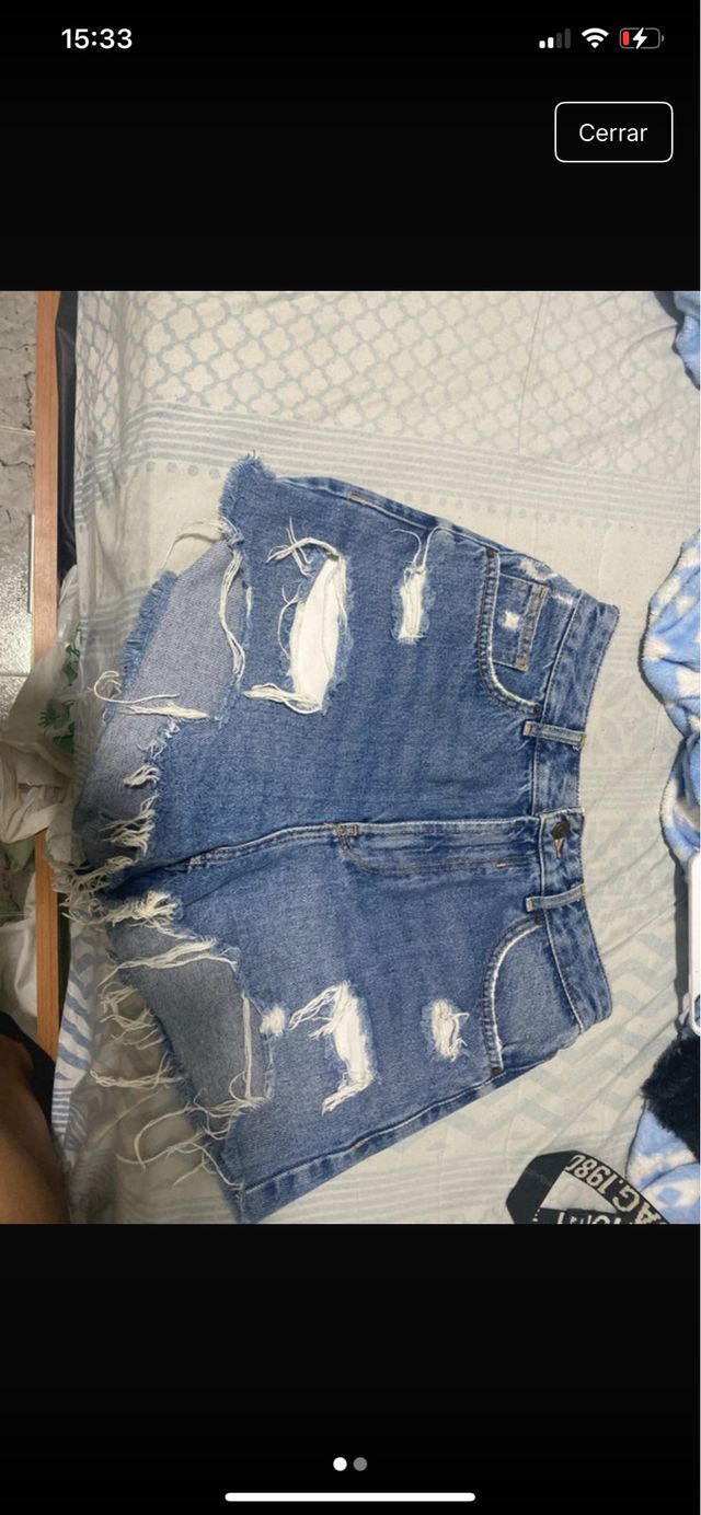 Pantalón vaquero desgarrado