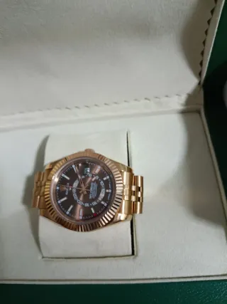 Reloj Dorado y Marrón