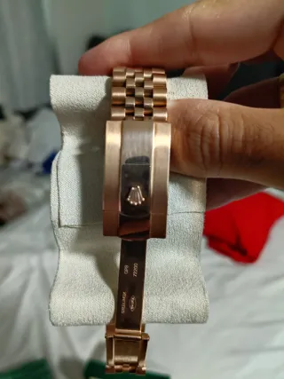 Reloj Dorado y Marrón