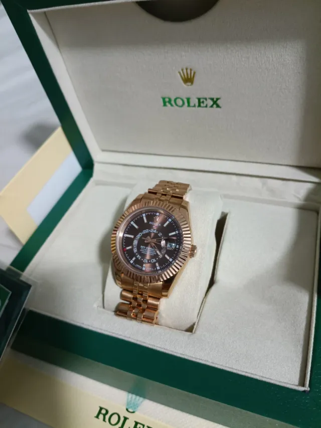 Reloj  Dorado y Marrón