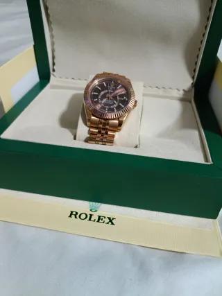 Reloj Dorado y Marrón