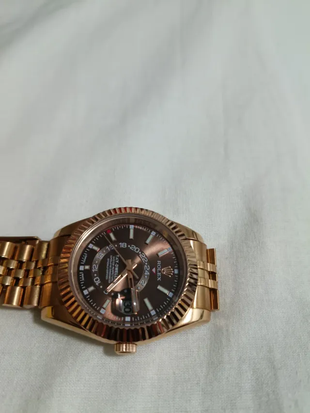 Reloj  Dorado y Marrón