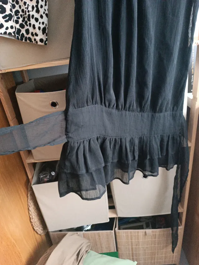 Vestido negro sin estrenar con tachuelas