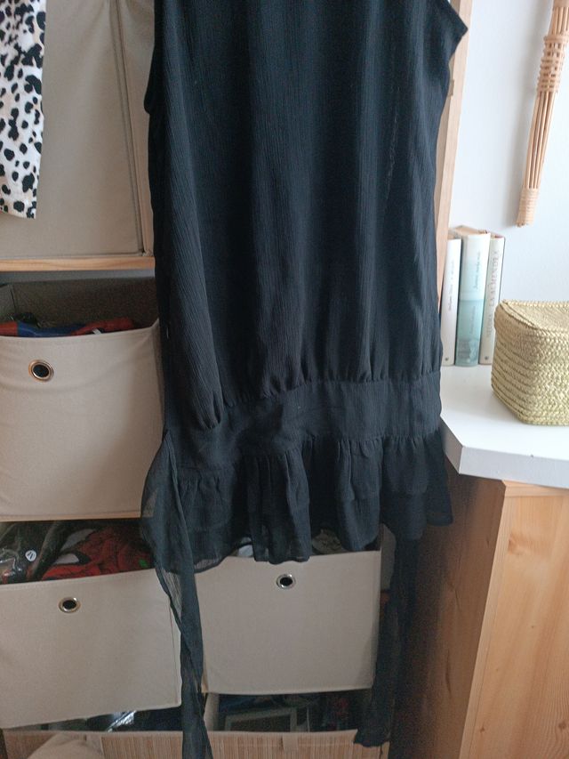 Vestido negro sin estrenar con tachuelas