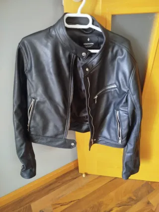 Cazadora Polipiel Stradivarius Negra