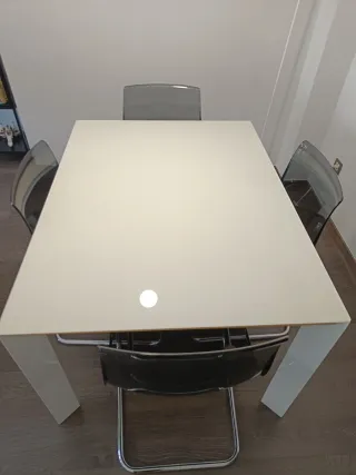 Mesa de comedor extensible blanca