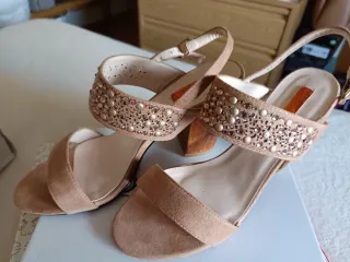 Sandalias tacón nude pedrería verano