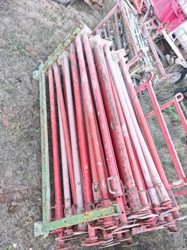 Puntales de obra metálicos