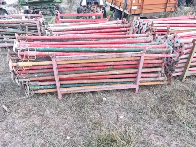 Puntales de obra metálicos