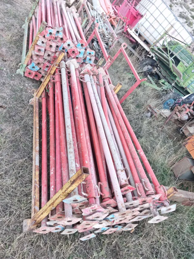 Puntales de obra metálicos