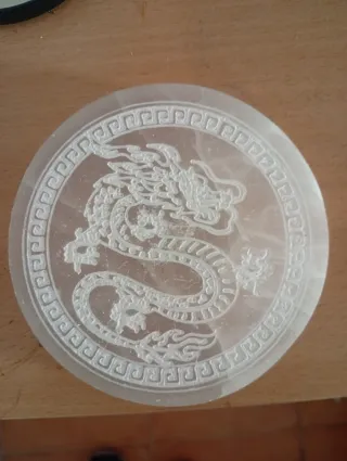 Placa de Selenita con Dragón Grabado