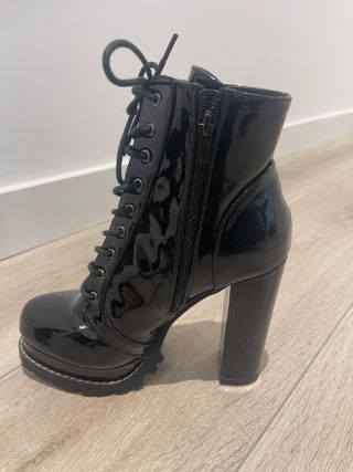 Botas de plataforma negras con cordones