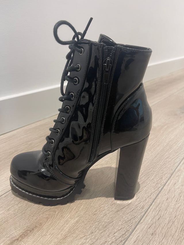 Botas de plataforma negras con cordones