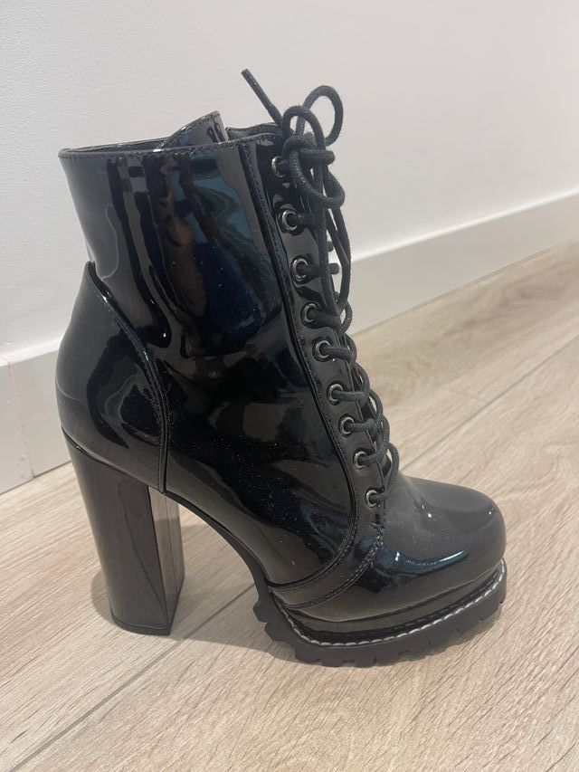 Botas de plataforma negras con cordones