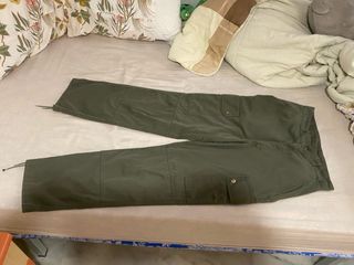 Pantalones cargo verde militar