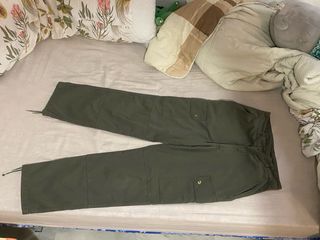 Pantalones cargo verde militar