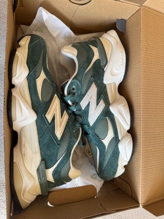 New Balance 9060 Verde y Beige